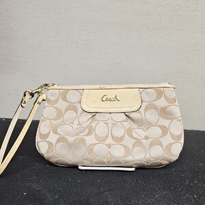 COACH PLEATED WRISTLET CLUTCH BFPM-03-071